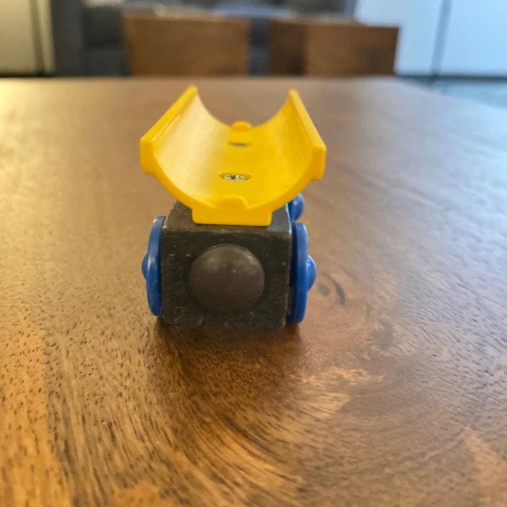 Wooden Log Car Toy Train Rolling Stock‎ Yellow Black Blue Magnetic Connector